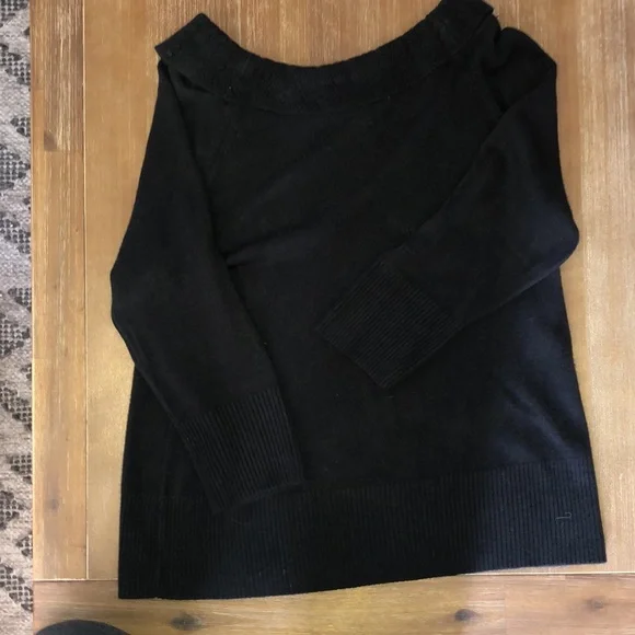 Requirements black sweater. L. 3/4 sleeve - Picture 4 of 4